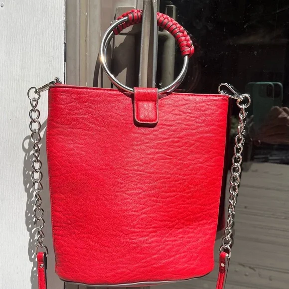 Red Carlos Santana tote /cross body bag, silver metal ring handles - Picture 3 of 8